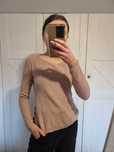 Cienki beżowy sweter z rozcięciami Pull&Bear S