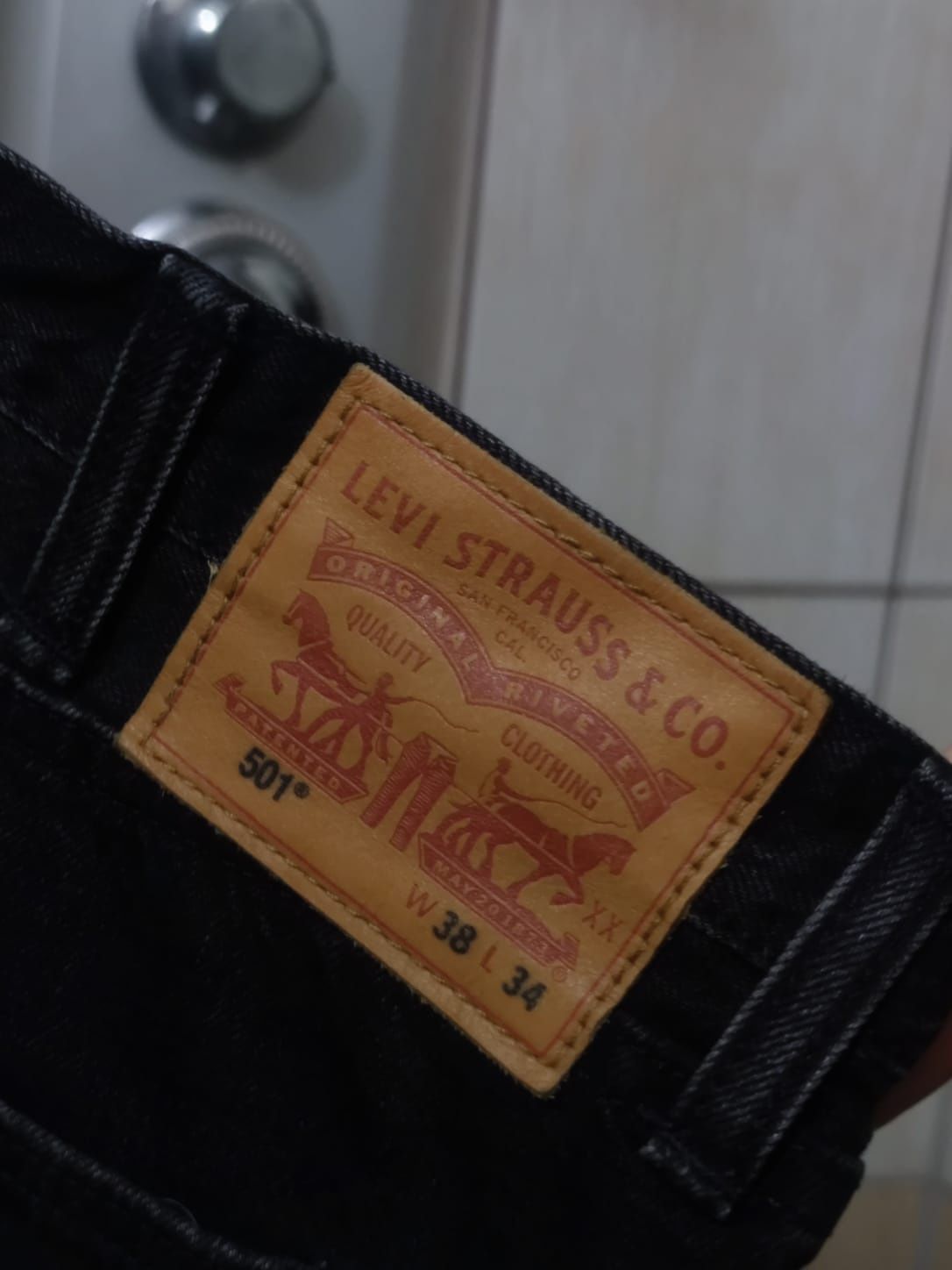 Spodnie jeansowe jeansy Levi's Strauss czarne ciemne 501 w 38 l 34 bla