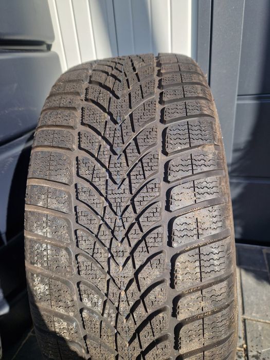 Opona jedynka Dunlop 245 50 r 18 SP WINTER SPORT 4D MO