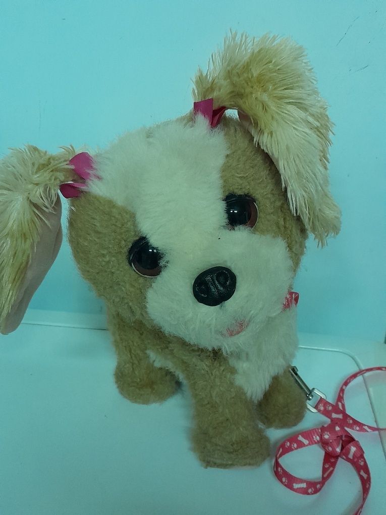 Brinquedo Lucy com trela