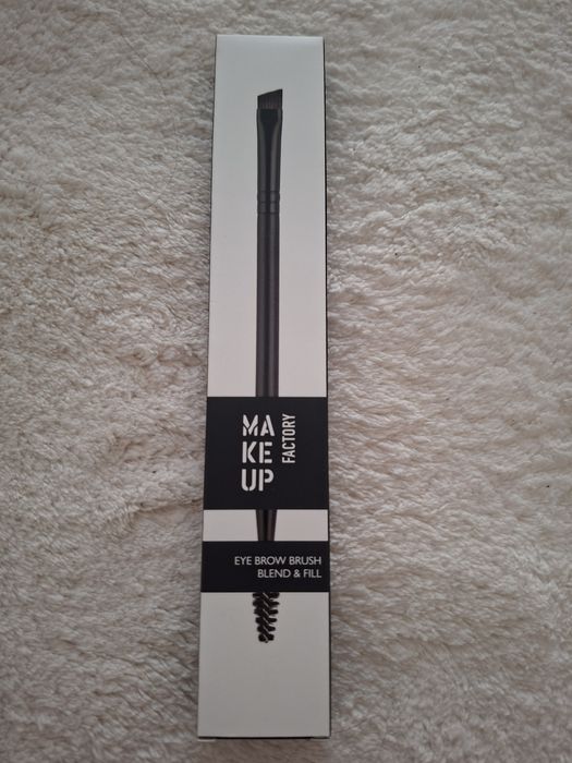 Pincel sobrancelhas e eyeliner