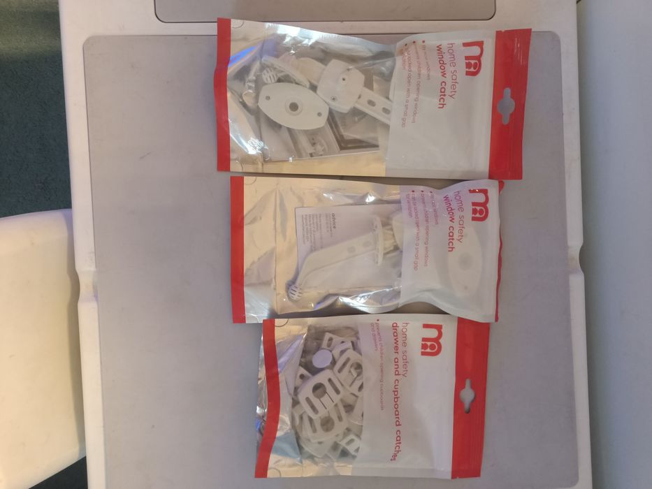 Оконный стопор для комода и шкафа