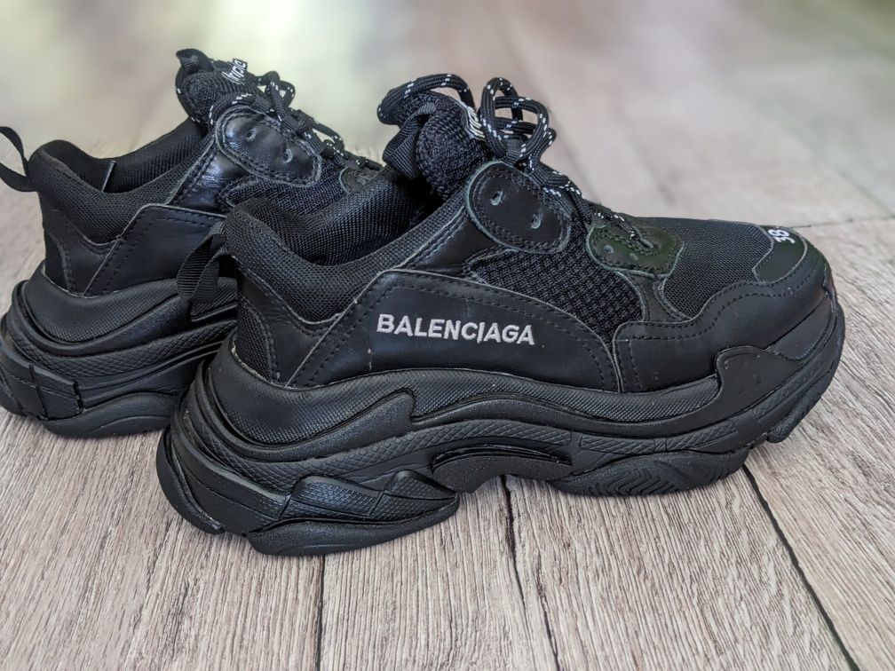 Жіночі кросівки Balenciaga Triple S р.38