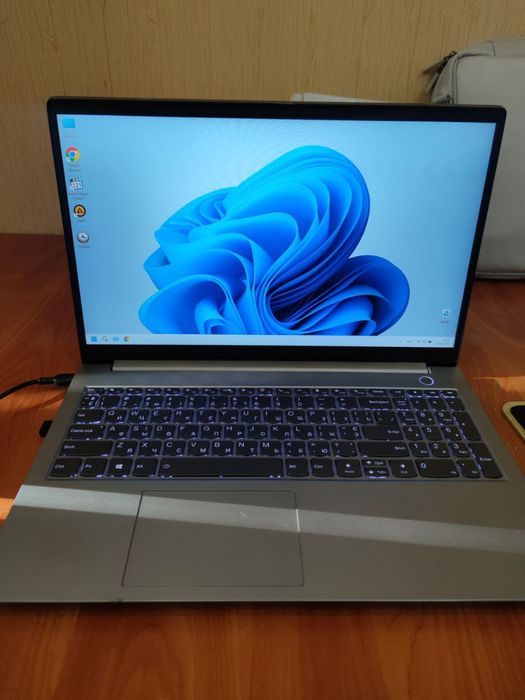 Ноутбук Lenovo , як новий 2021, віндовс 11 про