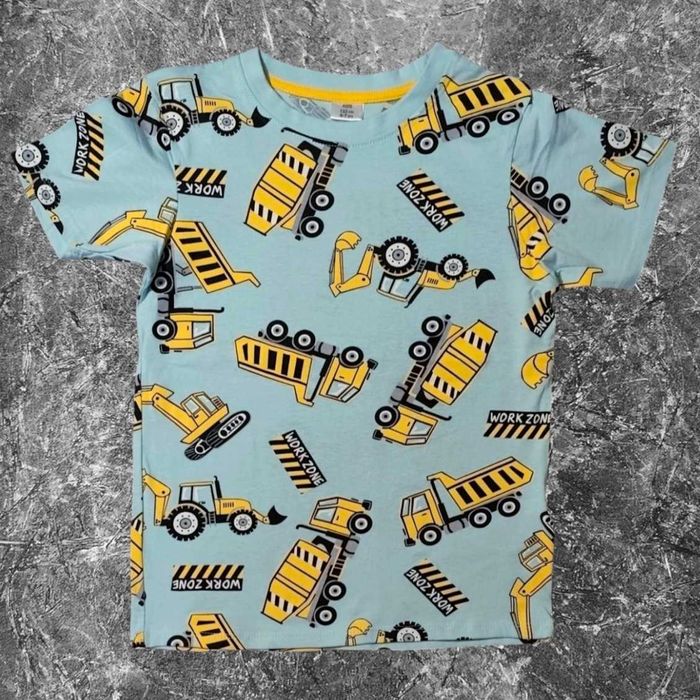 1 szt. T-shirt bawełniany, rozmiar 122/128 cm
