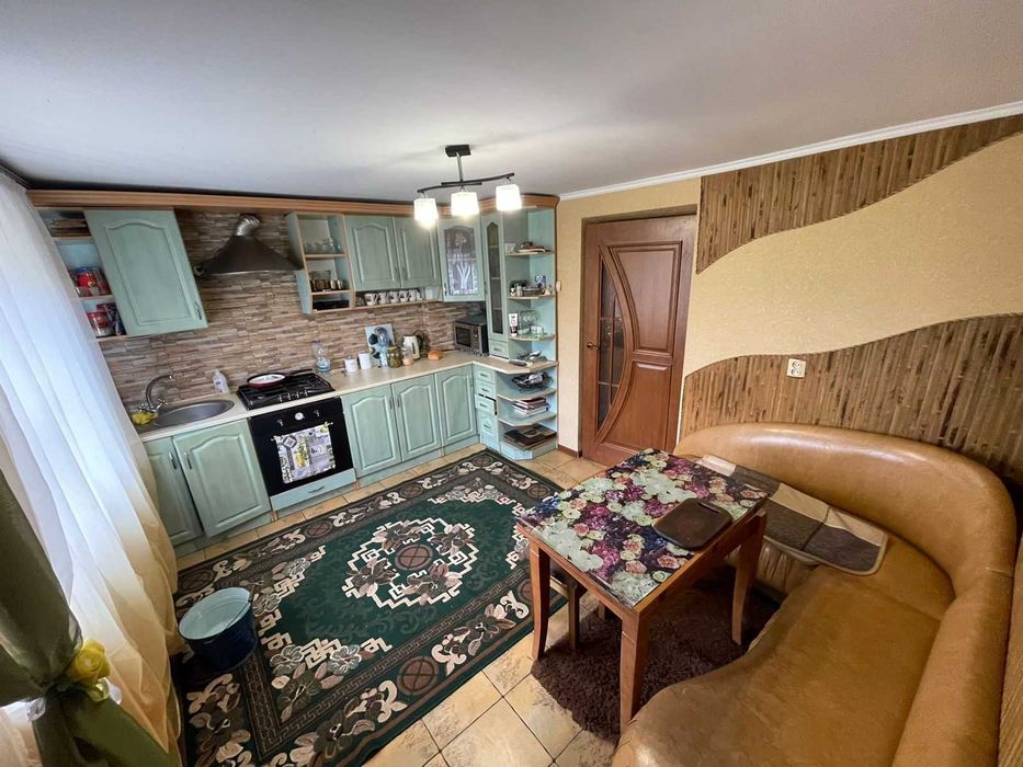 Продається двоповерховий будинок у селі Мостиська Другі