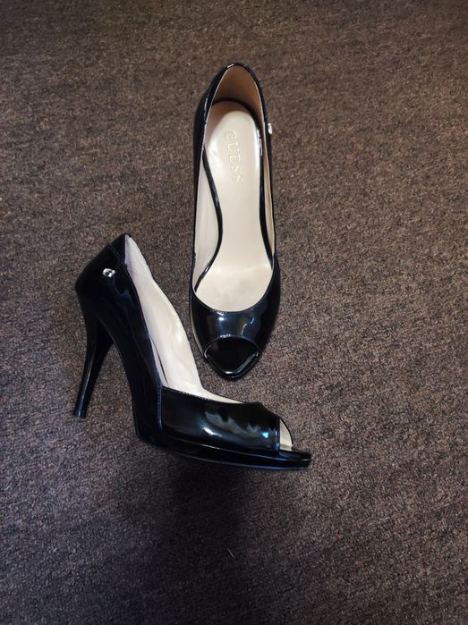 Туфлі жіночі на підборах GUESS, лакова шкіра, 37 розмір