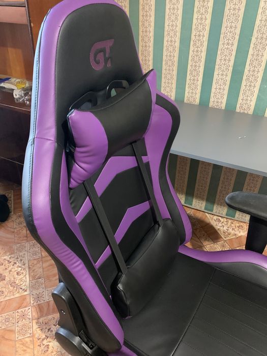 Продаю игровое кресло GT Racer (фиолетово-чёрное), отличное состояние.