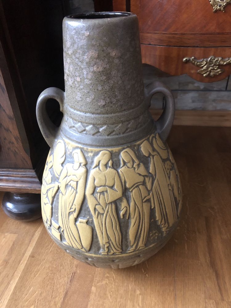 Stary niemiecki wazon w stylu greckim