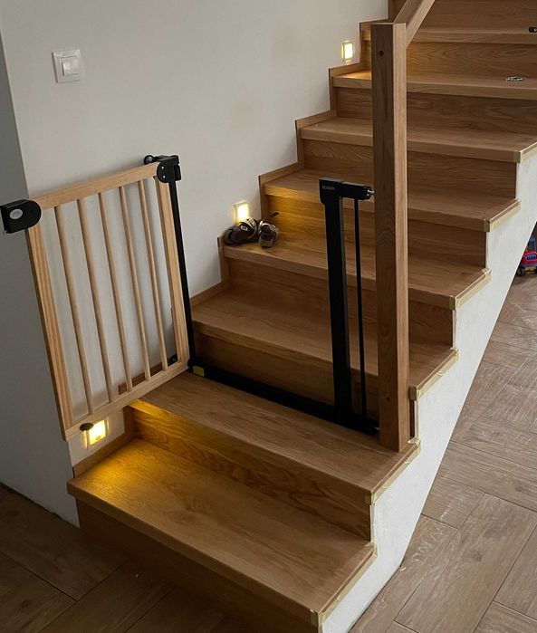 Barierka zabezpieczająca bramka na schody i drzwi 76-104 CM