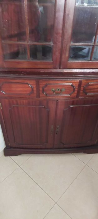 Cantoneira em folha de nogueira