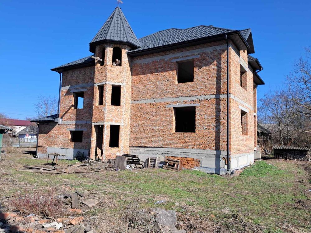 Продається 2-поверховий новозбудований будинок.