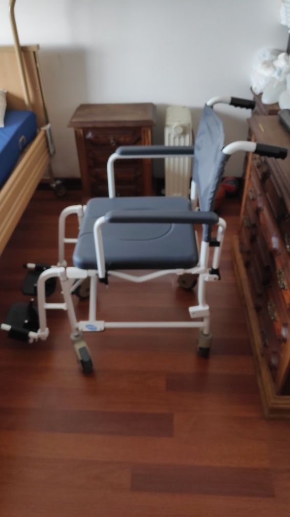 Vários equipamentos para pessoa com mobilidade reduzida