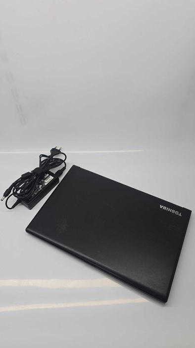 Portatil Toshiba i3, 8Gb RAM, SSD 240Gb