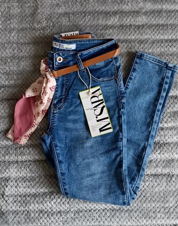 Nowe jeansy z szyciem PUSH UP + Gratis
Miły i mocno rozciągliwy materi