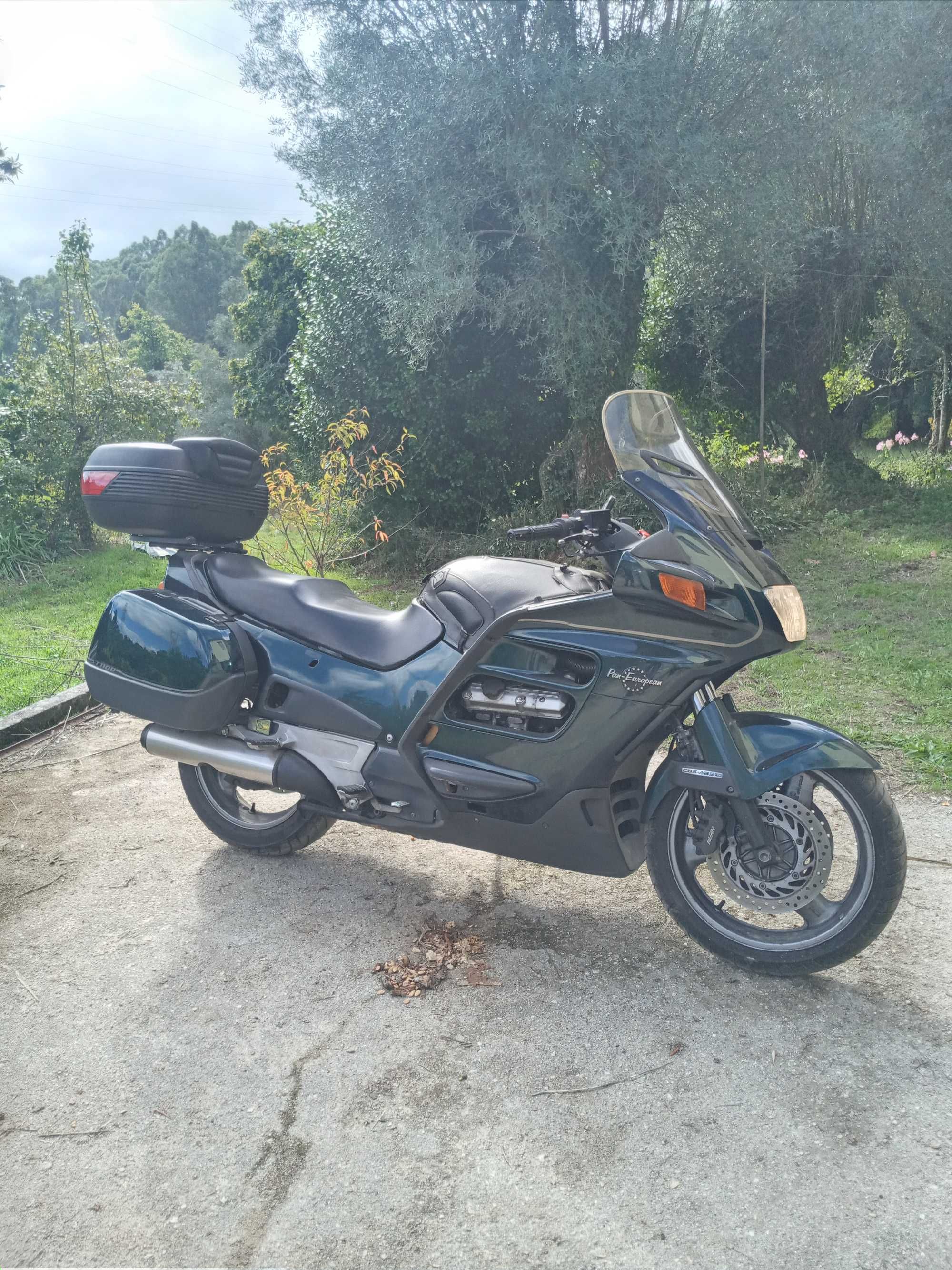 Vendo ou troco por moto menor.