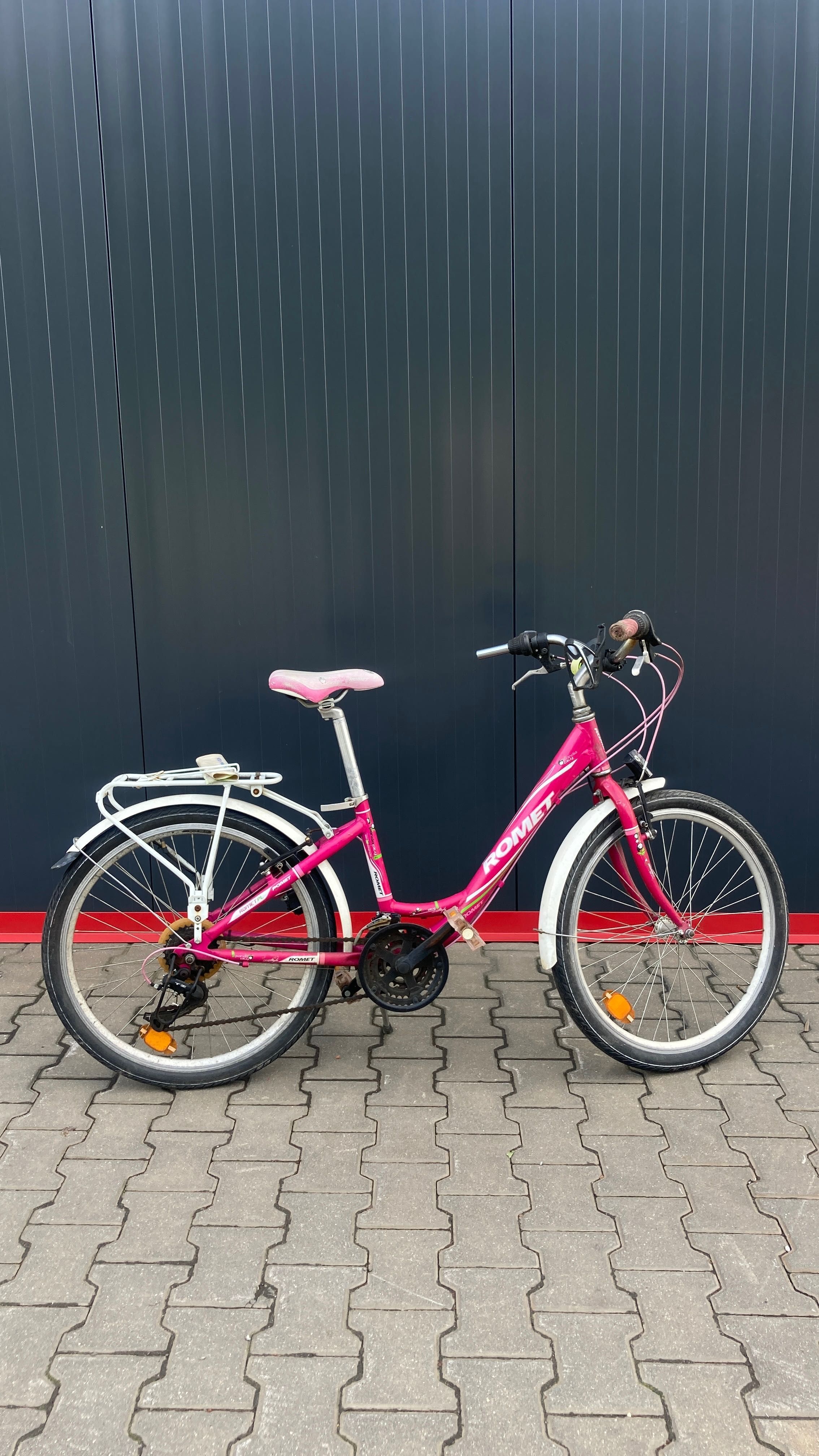 Różowy rower romet panda