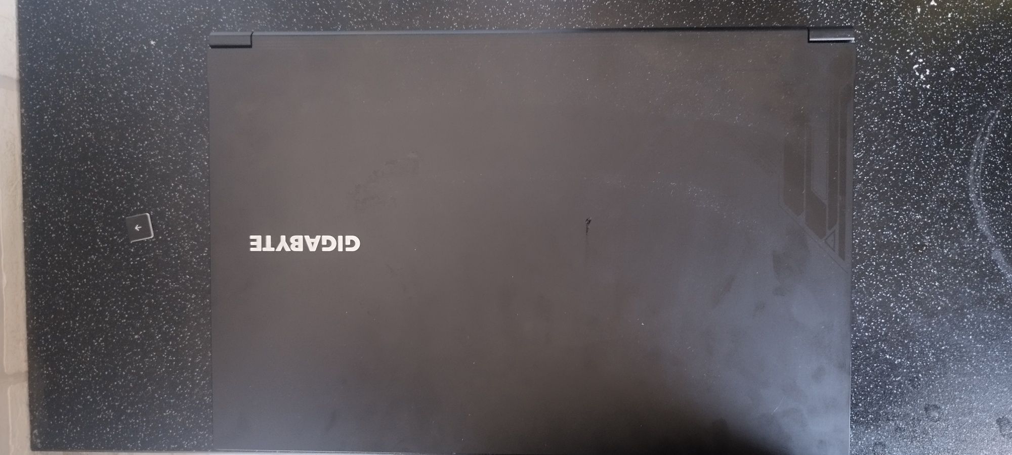 Laptop Gigabyte G5 z grami