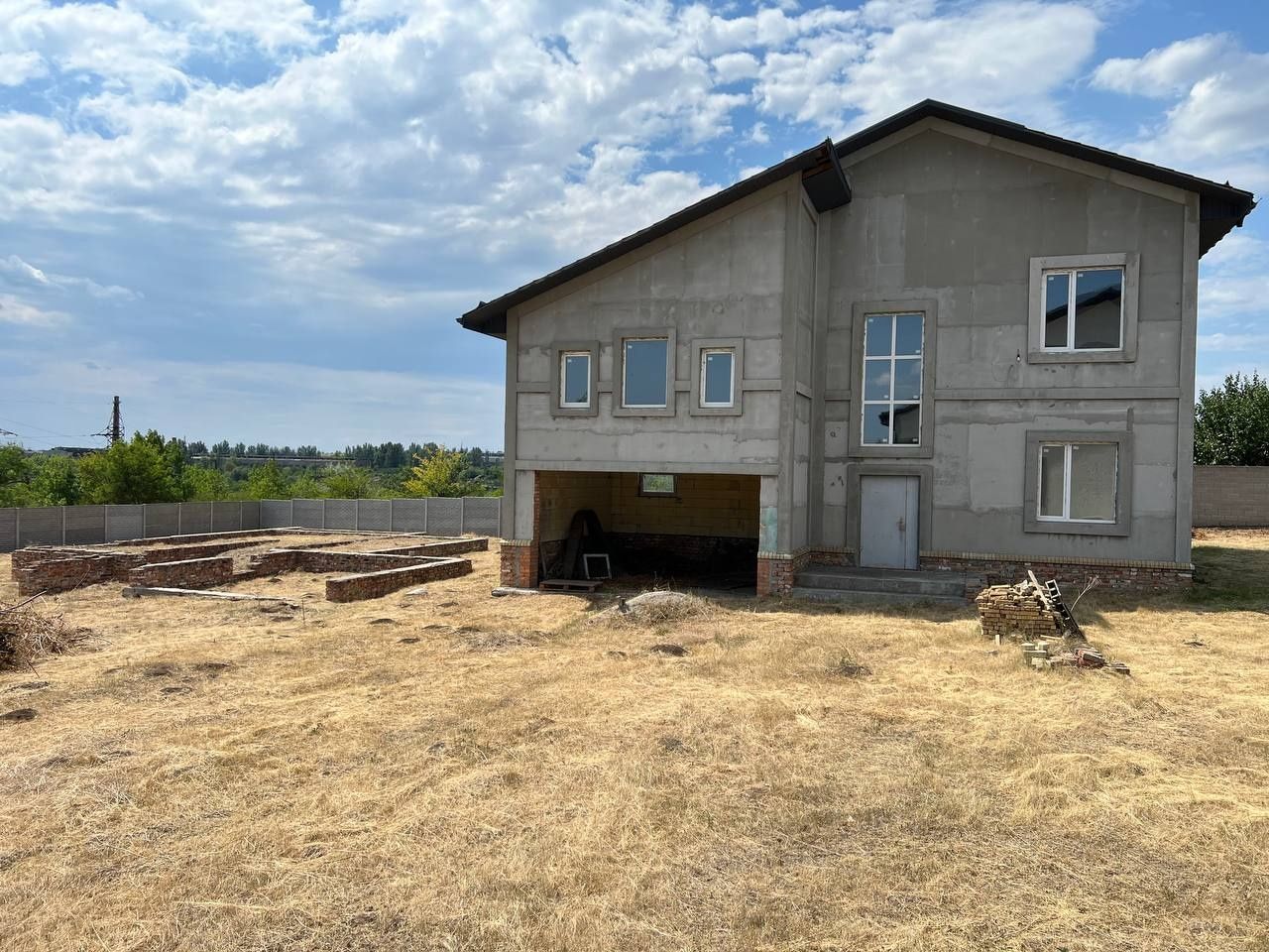 Продам 2х поверховий будинок Сонячний Під Бізнес