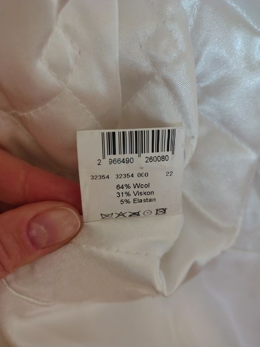 Полупальто молочного цвета 48-46размер