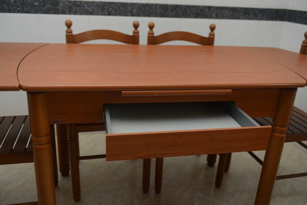 Mesa + cadeiras marca Mesimat
