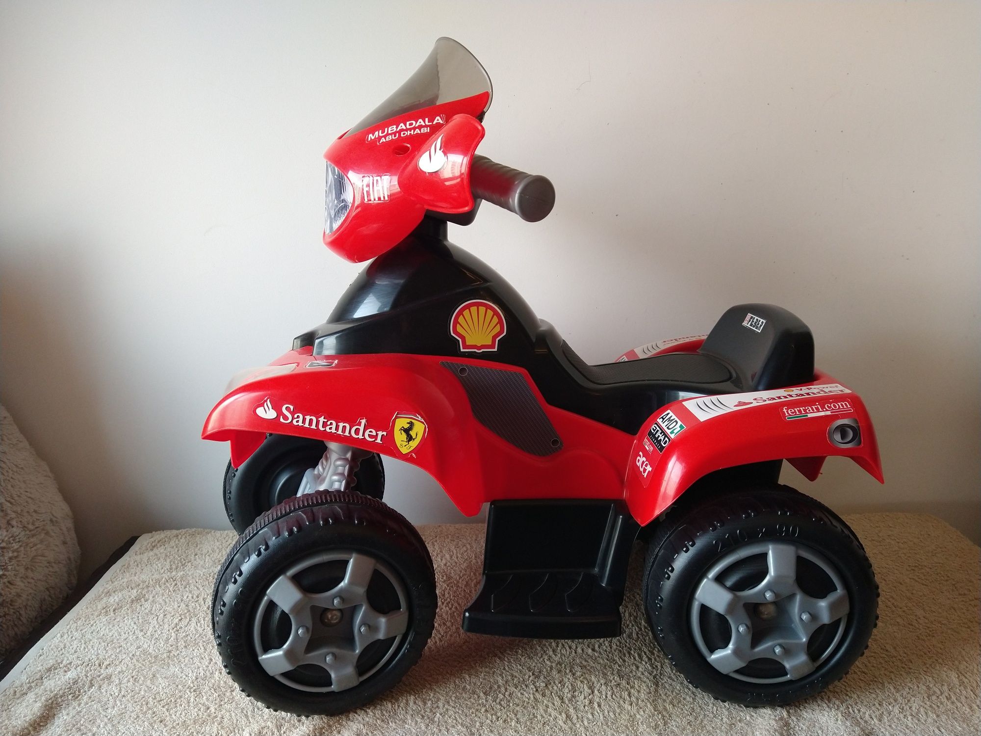 Moto4 elétrica Ferrari criança