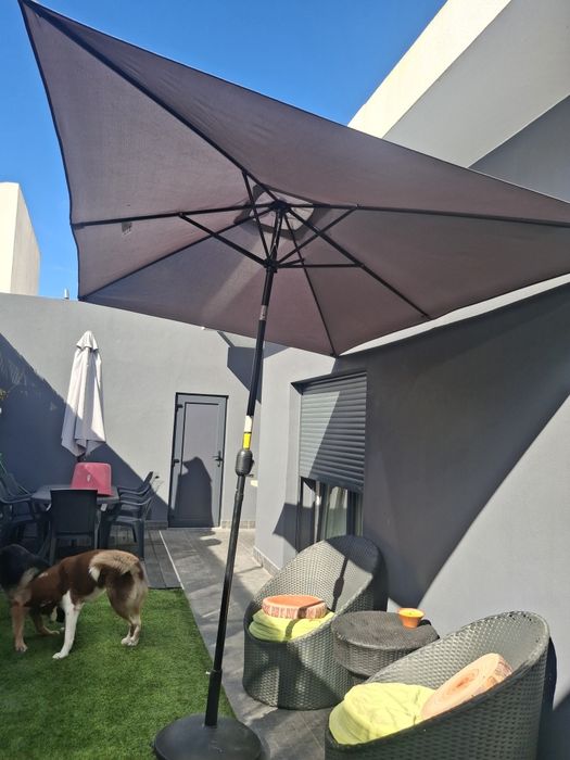 Chapéu de sol e apoio com rodinhas