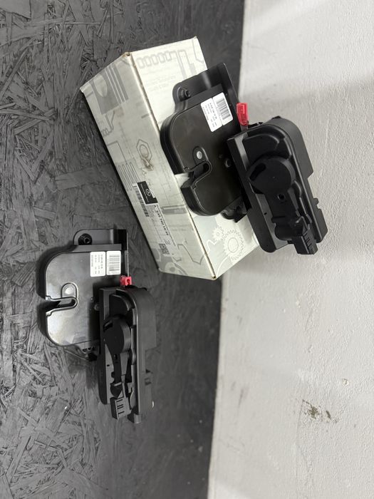Замок задньої ляди кришки багажника Віто Віано Mercedes Vito Viano 639