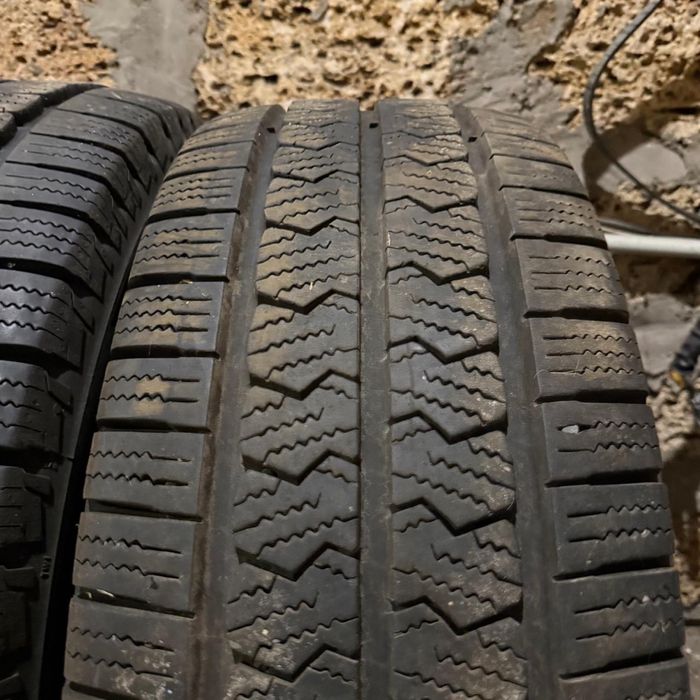 Продам зимові шини 225/70r15C Matador