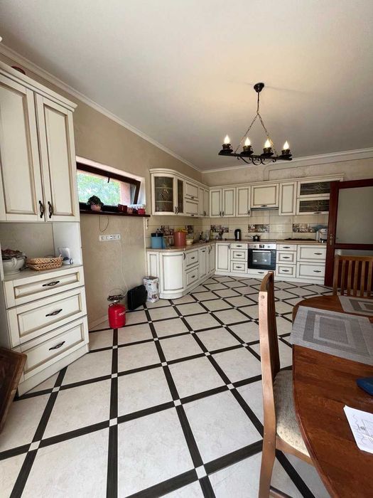 Продається сучасний приватний будинок с. Угринів 252 м2, 10 сот землі