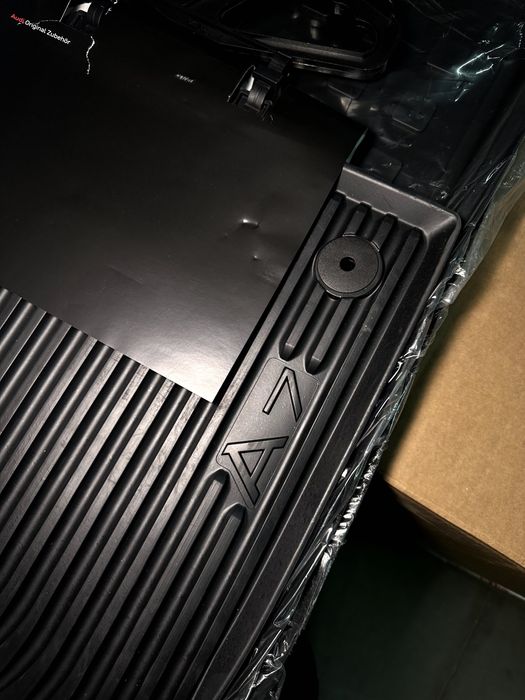 Оригінальні килимки в салон Audi Q7 Q8 Q5 A4 A6 A7 A3