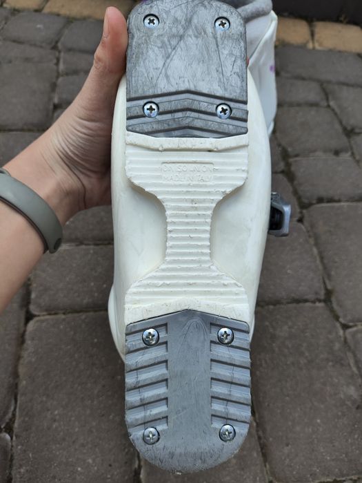 Продам лижне взуття