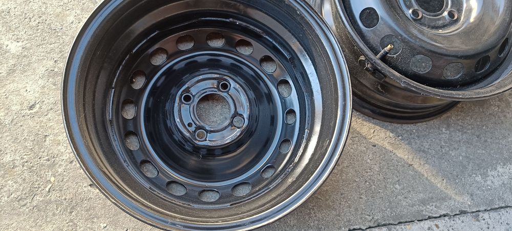 Диски Reno Dokker R15 4*100 6J ET-40. 4шт