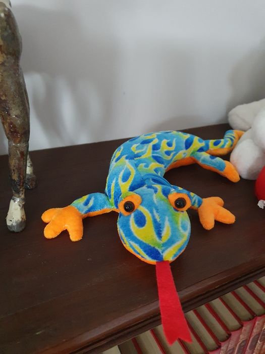 Lagarto de peluche