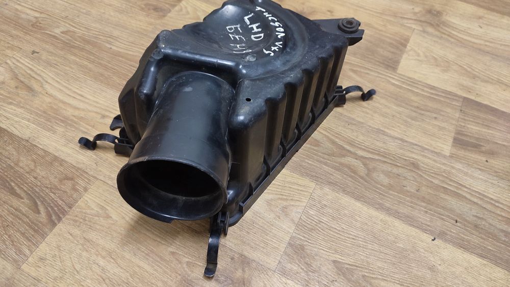 Корпус  повітряного фільтра Hyundai Tucson (низ) 28112-2E000