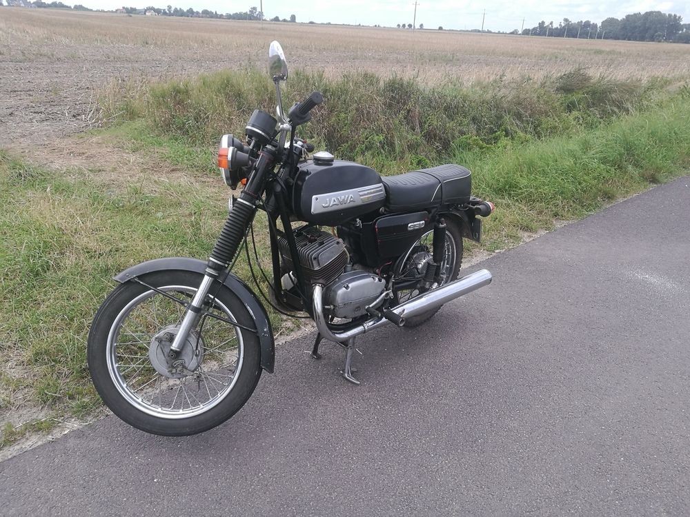 Jawa 350 Deluxe.