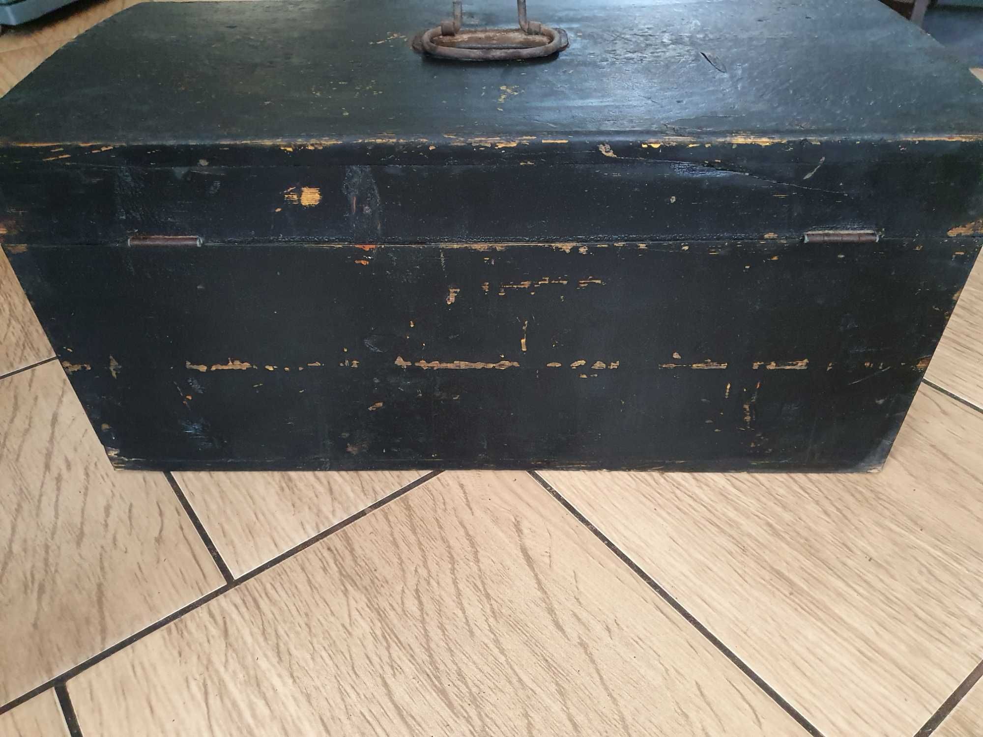 Skrzynia drewniana zabytkowy kufer PRL