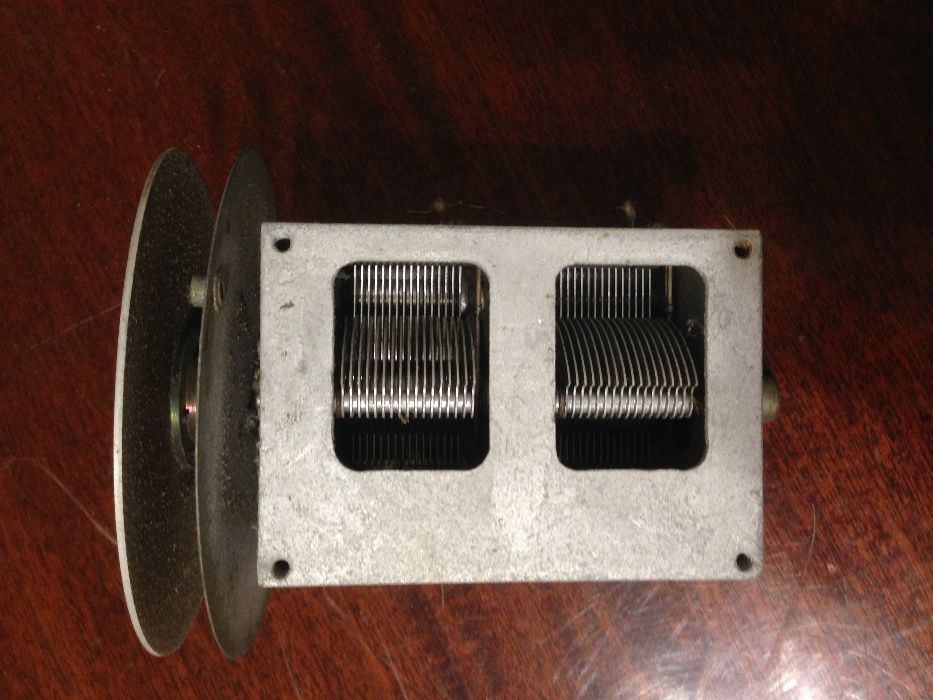 Конденсатор переменной емкости  воздушный