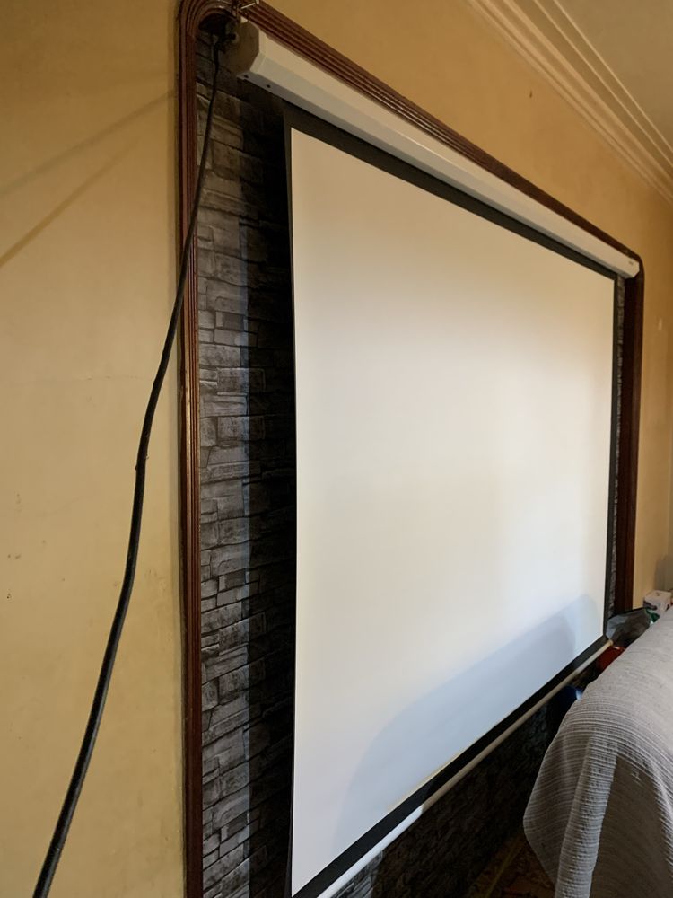Tela de Projeção Elétrica FONESTAR - 100'' Polegadas (2x1,50m) 4:3