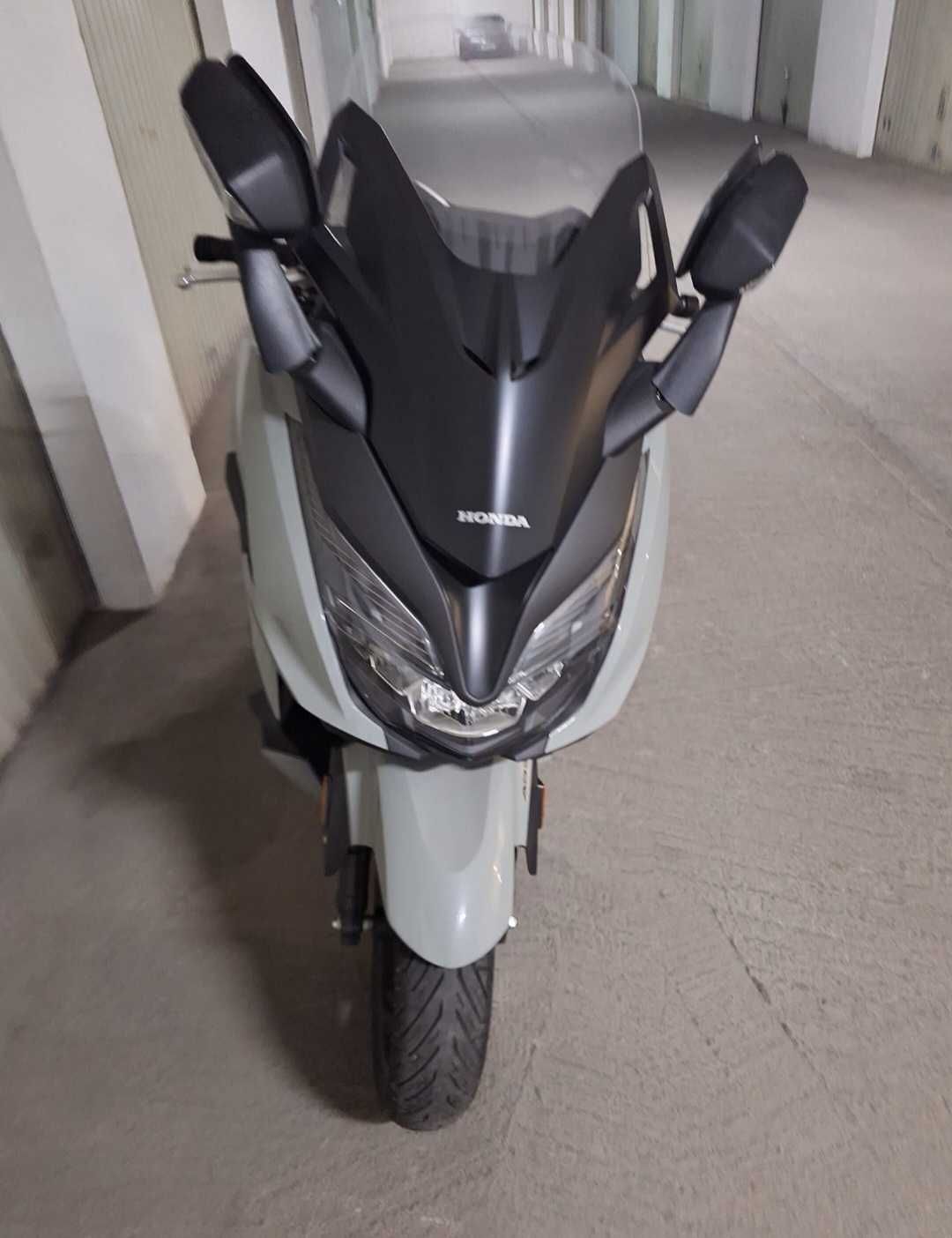 Mota honda forza 125 ano 2021 com 250 km. Valor 4500 euros negociáveis