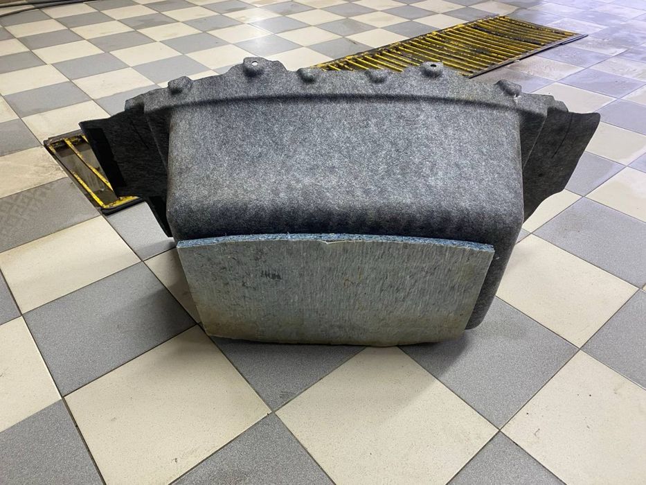 Обшивка поддона/корыта багажника TESLA 3 .