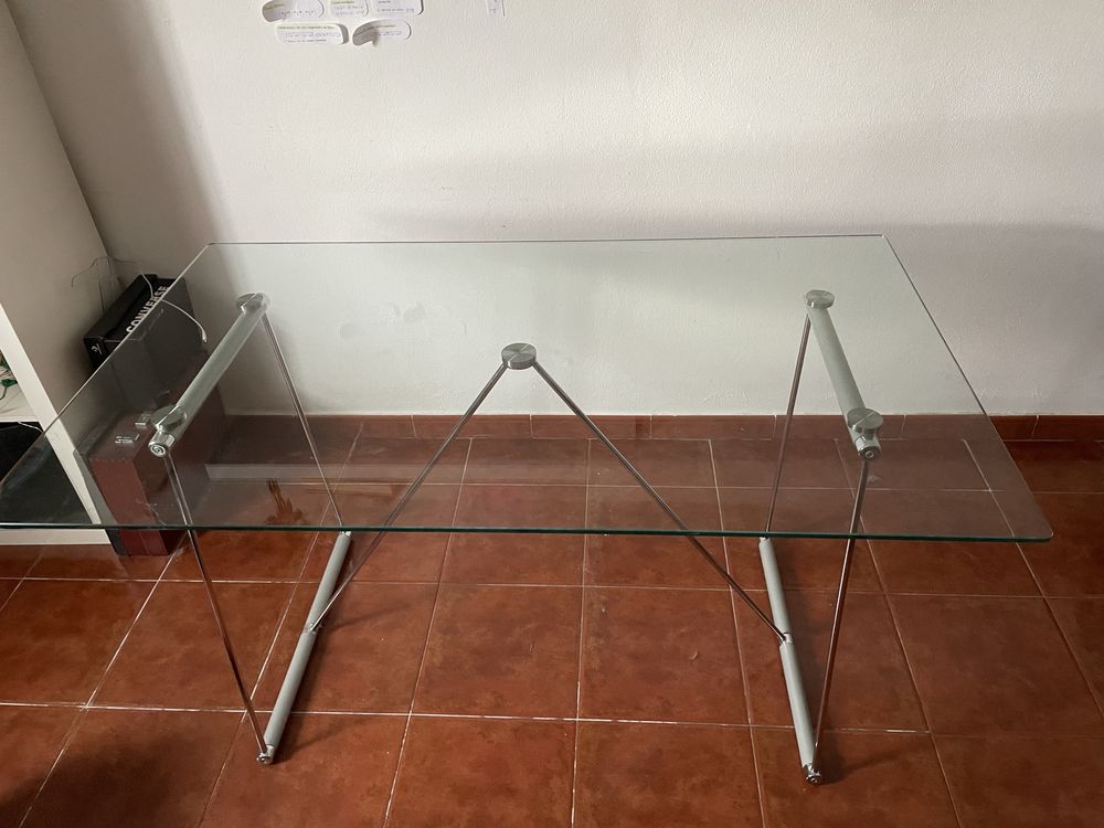 Mesa de cozinha/ escritorio em Vidro