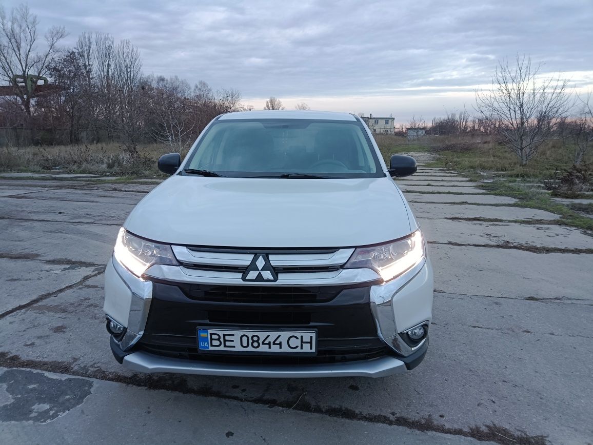 Outlander 2017 Mitsubishi 7 мест 50тыс.м. Митсубиси Аутлендер 2.4 Benz