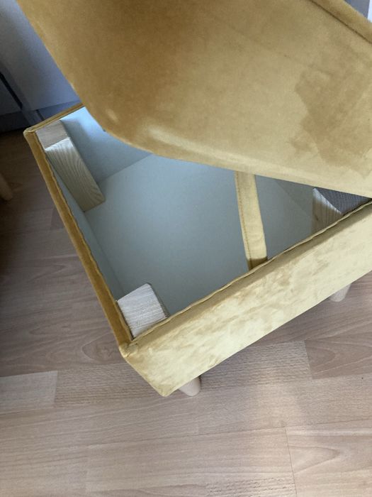 Fotel welurowy uszak musztardowy z podnóżkiem vintage retro