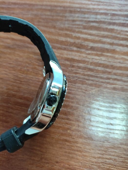 Продам годинник Calibre