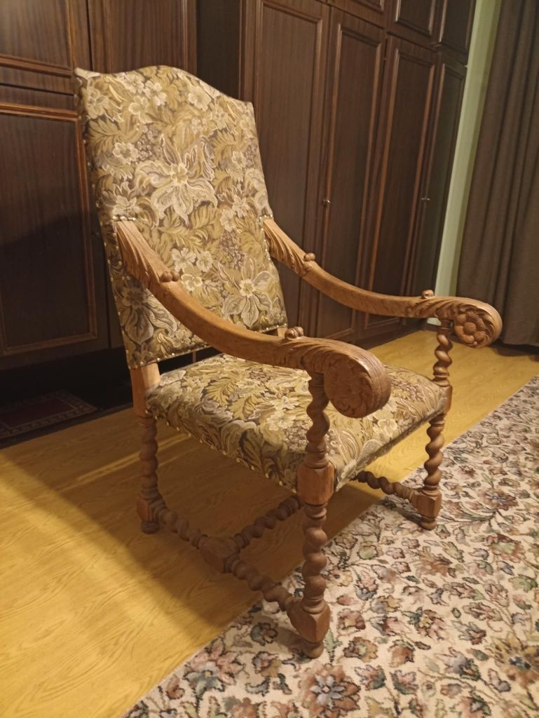Fotel drewniany na sprężynach