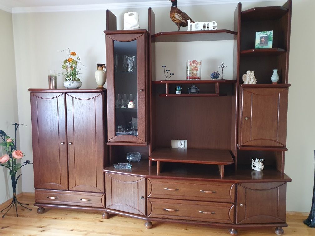 Solidne meble od stolarza do salonu, z Dobrodzienia