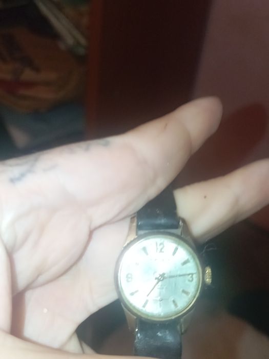 Relógio canuy pequeno não sei funciona