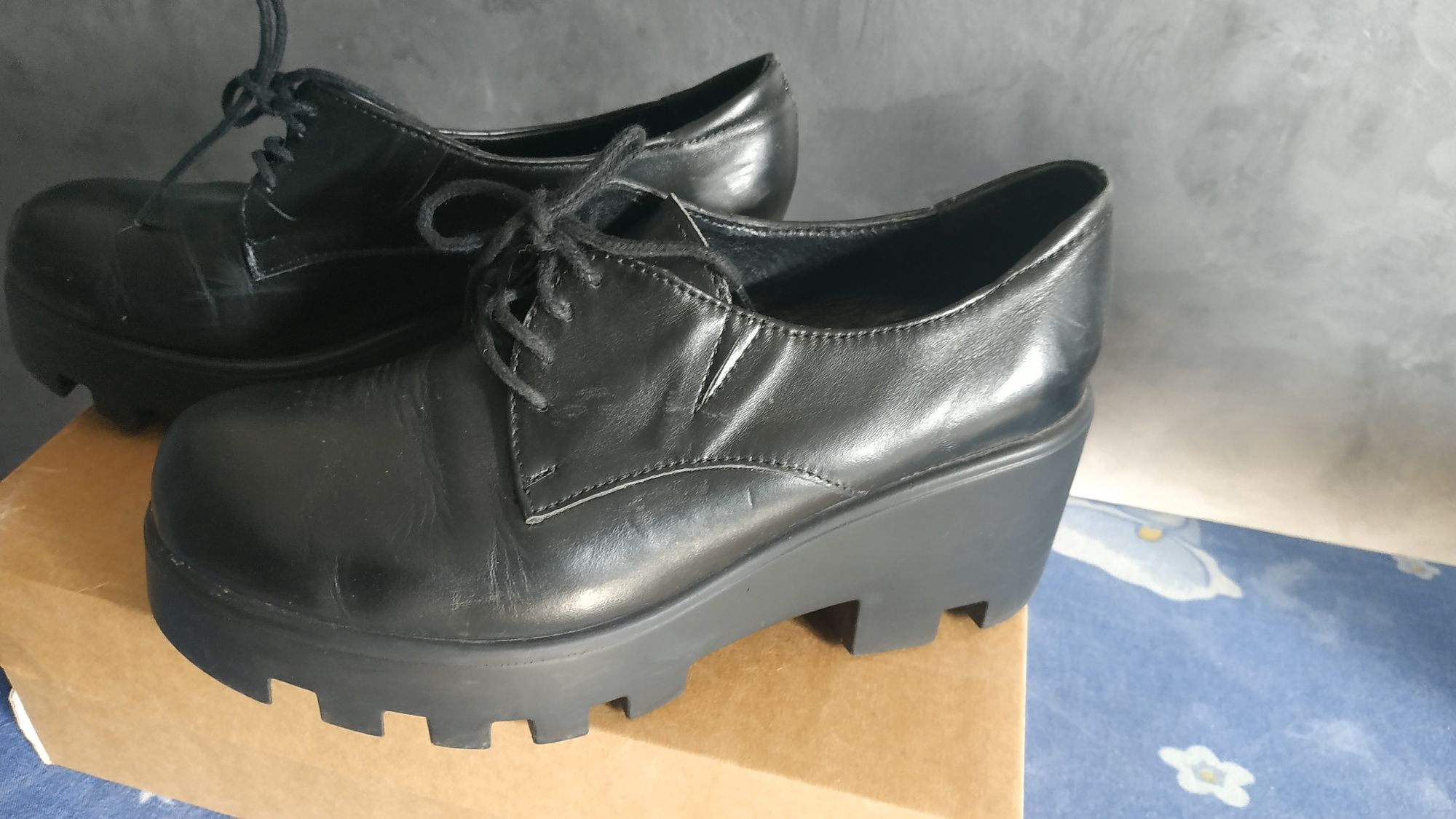 Продам женские кожаные туфли Аura р. 37
