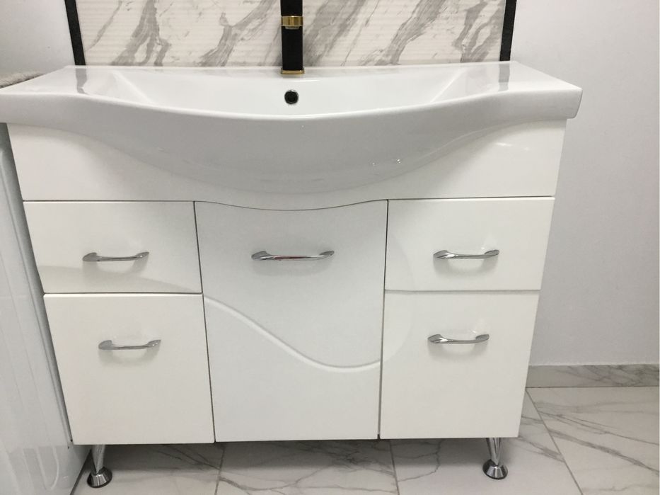 Тумба з умивальником у ванну